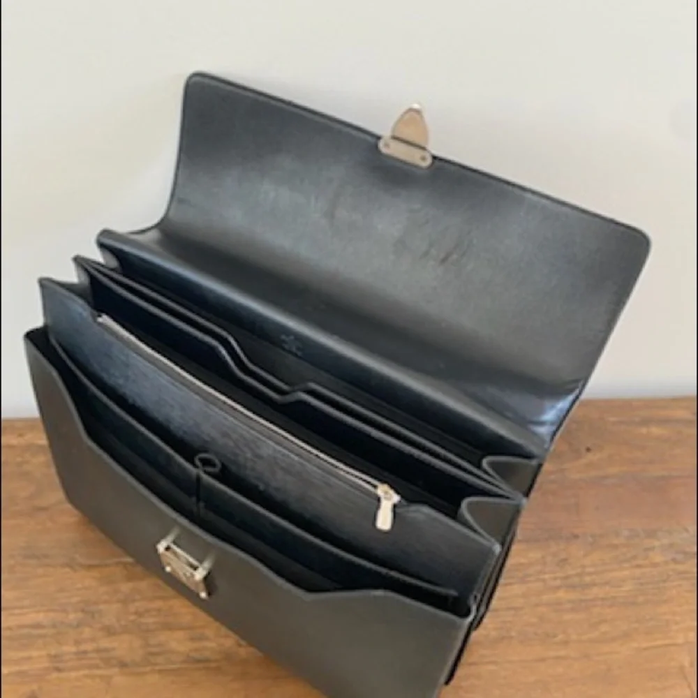 LOUIS VUITTON black epi leather Robusto brief case with silver buckle